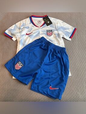 Nike White USA Soccer Jersey and shorts *KIDS size 24/8